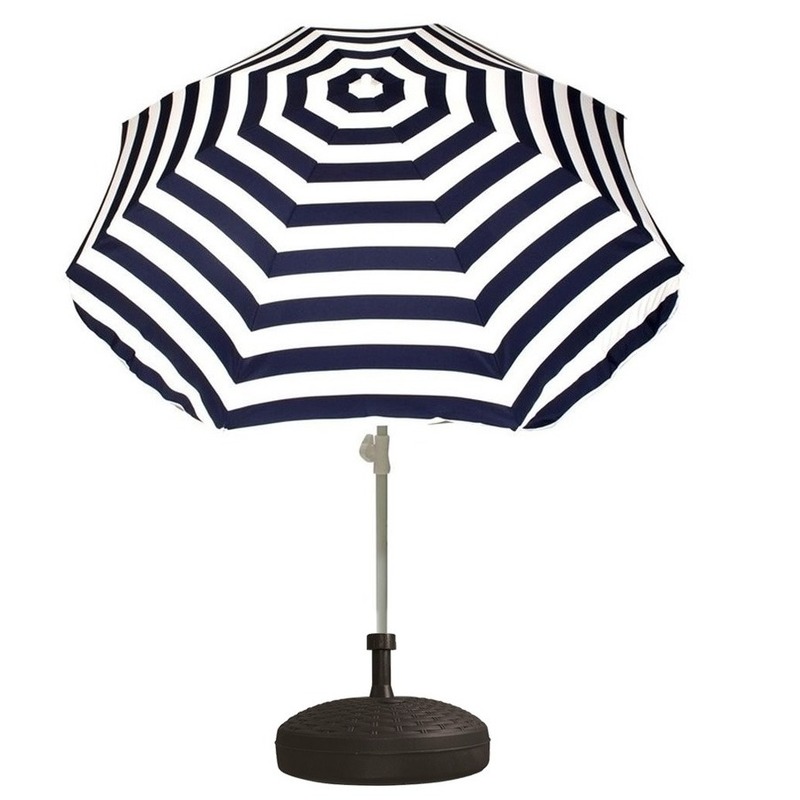 Parasolstandaard en blauw-witte gestreepte parasol