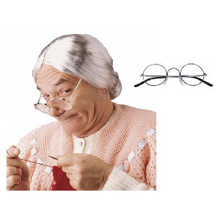 Grandma Sarah carnaval wig grey and glasses